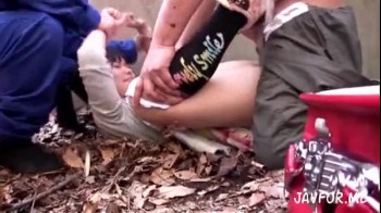 น่าสงสารมากน้องเขาจับมาxxxในป่าคนทำก็ช่างโหดร้ายจริงๆน้องยังสาวอยู่เลยครับ